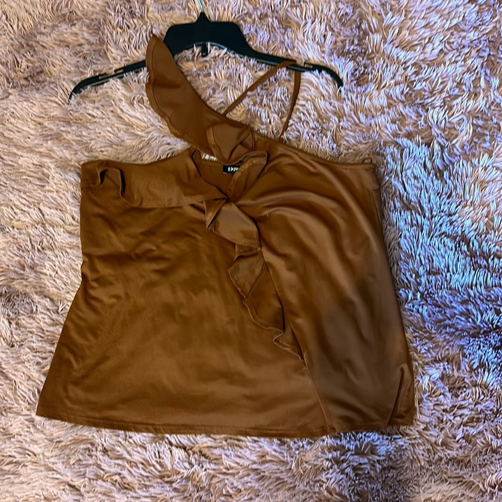Ruffle camel colored camisole size large brand Express